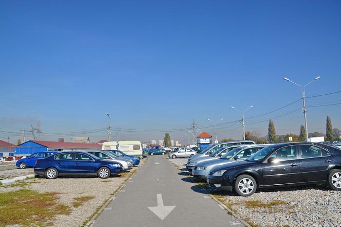 Piata Obor. Chioscuri innoite, uniforme. Piata Auto.